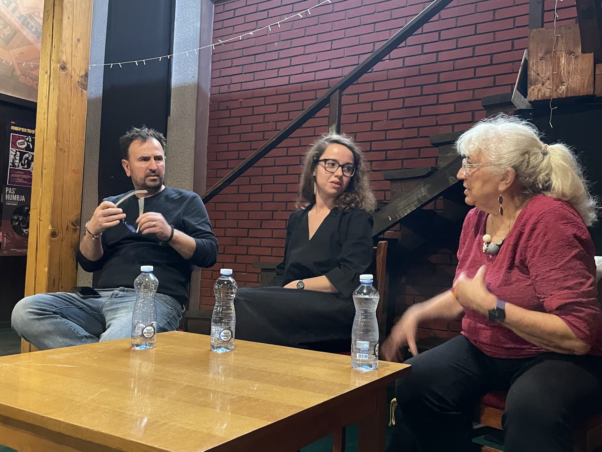 Rencontre dans le cadre du projet édité par Qendramultrimedia (Jeton, son assistante Aurela, et Maud Bianchi, française ayant travaillé à l’Unesco).