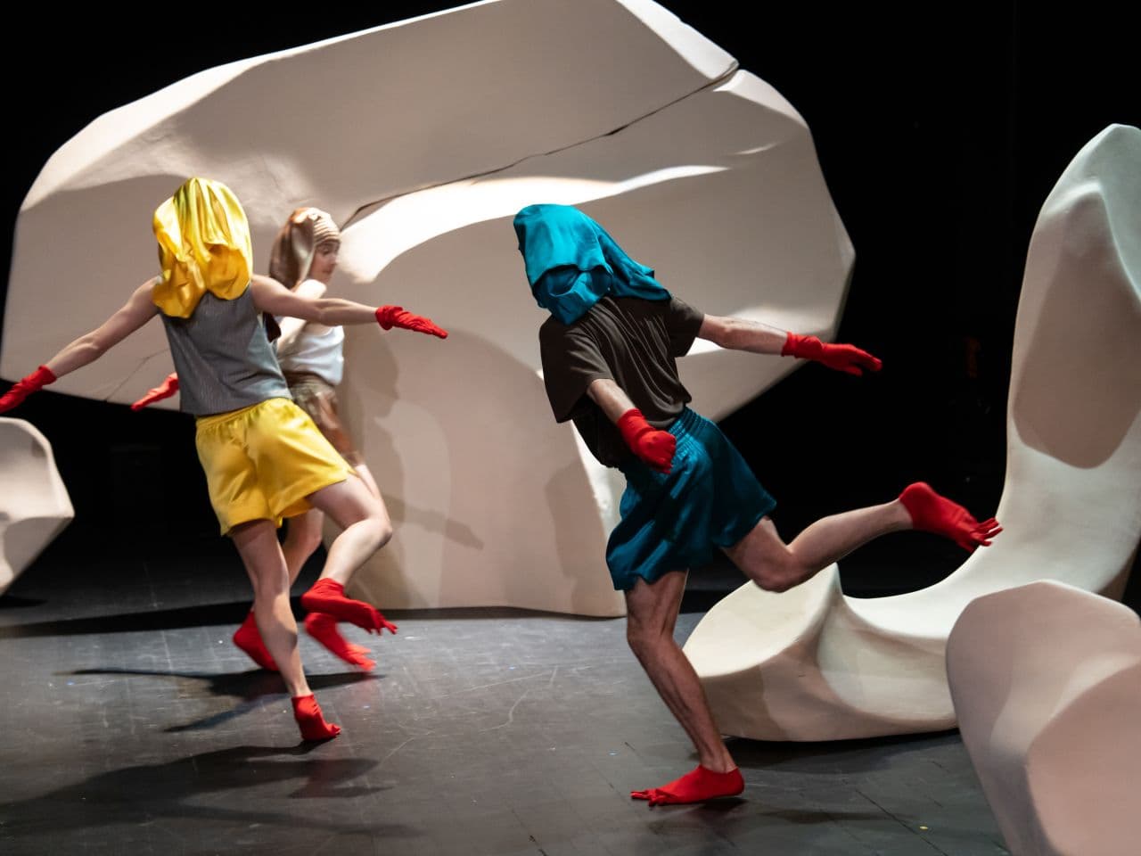 SACS À MURMURES / YASMINE HUGONNET - ARTS MOUVEMENTÉS
